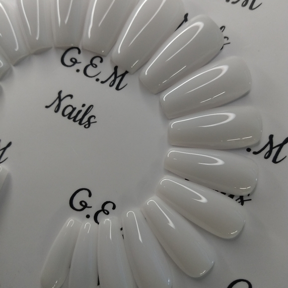 Press on nails (medium coffin) - Picture 2 of 3